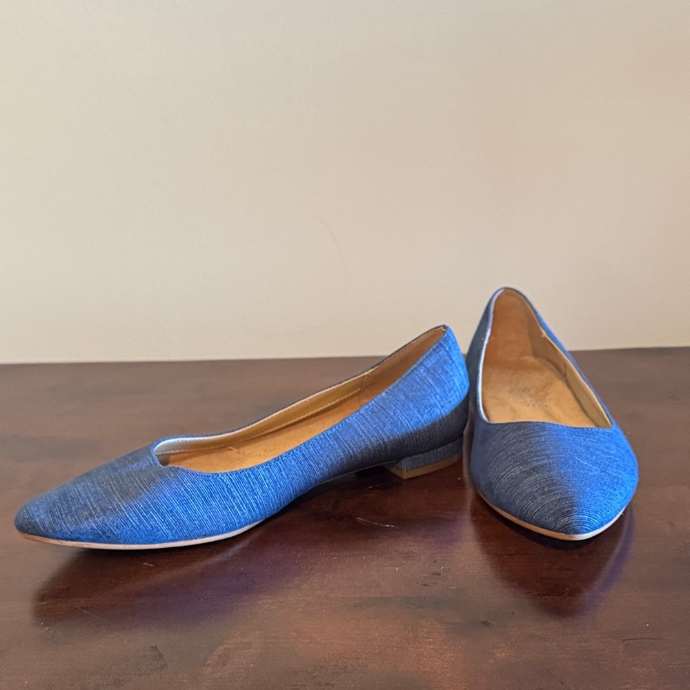 AEROSOLES size 6 Blue  Pointed-Toe Women’s Flats